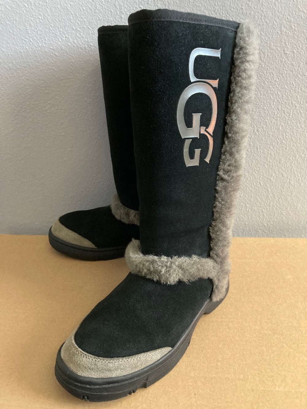 Ugg sunburst tall black size 9